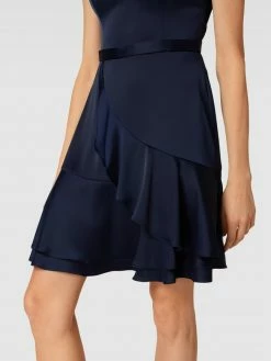 V.M. Cocktailkleid Mit Volants - Marineblau -Vila-shop 6l4jccpgap45ch228h4j4e2kaos4sji17534ucif8h2jeiq96p7k6e9la4sksia39l1kqlac6d250l9m68o66chicooj6d1p6lim8o9k75h3eohgcgo3ecr5ckqj6d9lcgs36co