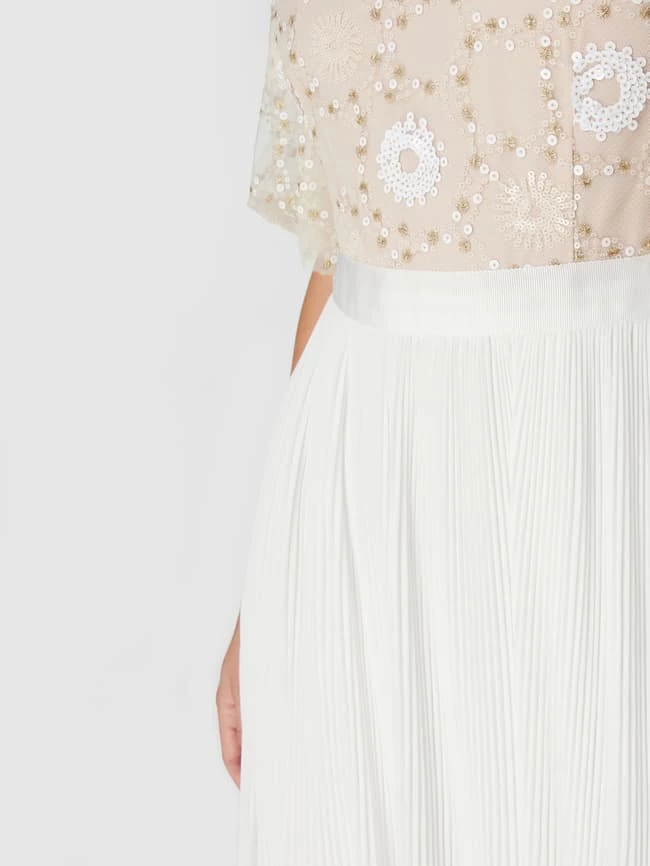 Apart Glamour Brautkleid Mit Pailletten Und Plisseefalten - Offwhite 3 Apart Glamour Brautkleid Mit Pailletten Und Plisseefalten - Offwhite – Bild 3
