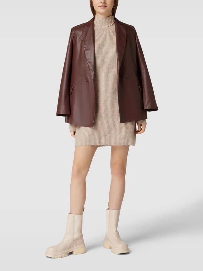 NA-KD Oversized Strickkleid Mit Stehkragen - Sand 1 NA-KD Oversized Strickkleid Mit Stehkragen - Sand