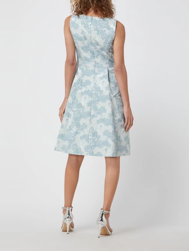 Christian Berg Cocktail Cocktailkleid Mit Kellerfalten - Schilf 4 Christian Berg Cocktail Cocktailkleid Mit Kellerfalten - Schilf – Bild 4