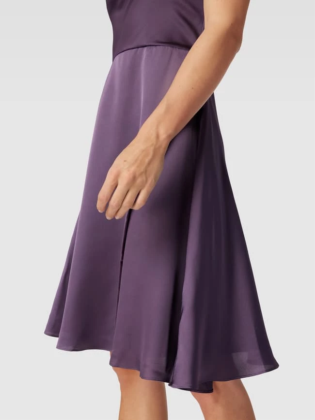 Luxuar Cocktailkleid Mit Wasserfall-Ausschnitt - Mauve 3 Luxuar Cocktailkleid Mit Wasserfall-Ausschnitt - Mauve – Bild 3
