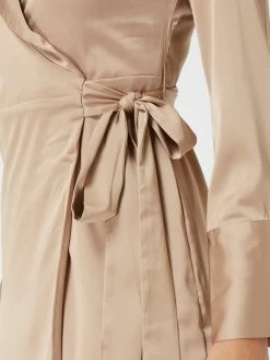 Guess Wickelkleid Aus Satin Modell 'Adair' - Sand 7 Guess Wickelkleid Aus Satin Modell 'Adair' - Sand -Vila-shop a0p58ghk74oj4iif8kol6j2e6t7j8i218p7k2dpja9734h1o6d74mhakal2kej2d8d3laeae65ak6l2a74o34e1gccrjce9gcdij8c1k64q3geb365gjgoj1cko38ob469hmcp8