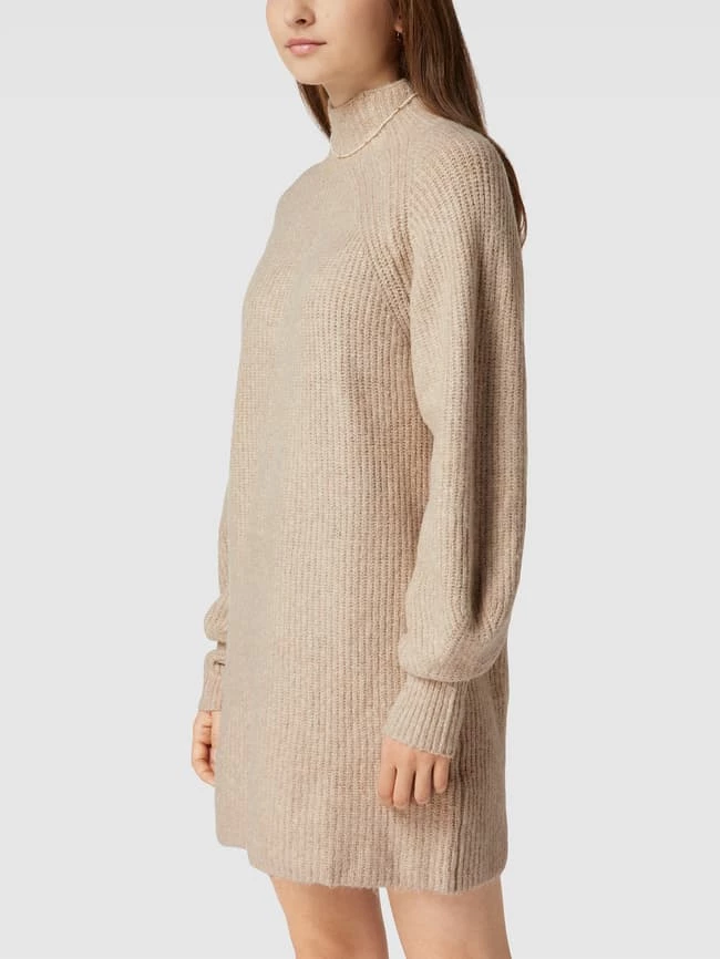 NA-KD Oversized Strickkleid Mit Stehkragen - Sand 4 NA-KD Oversized Strickkleid Mit Stehkragen - Sand – Bild 4