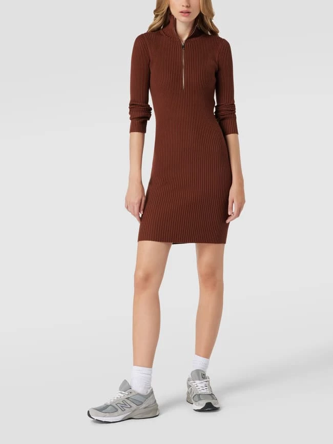 REVIEW Minikleid Mit Stehkragen - Schokobraun 1 REVIEW Minikleid Mit Stehkragen - Schokobraun