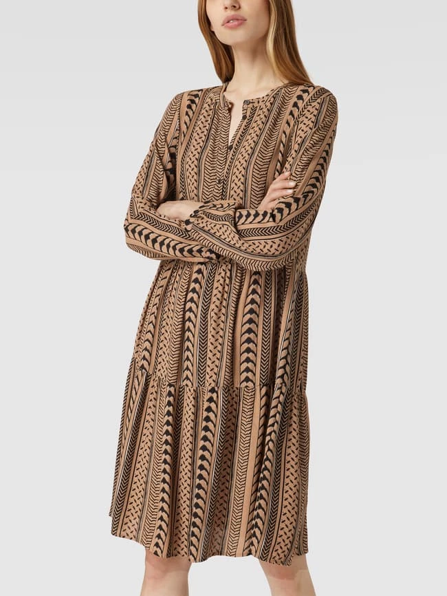 Montego Kleid Mit Allover-Muster - Camel 4 Montego Kleid Mit Allover-Muster - Camel – Bild 4
