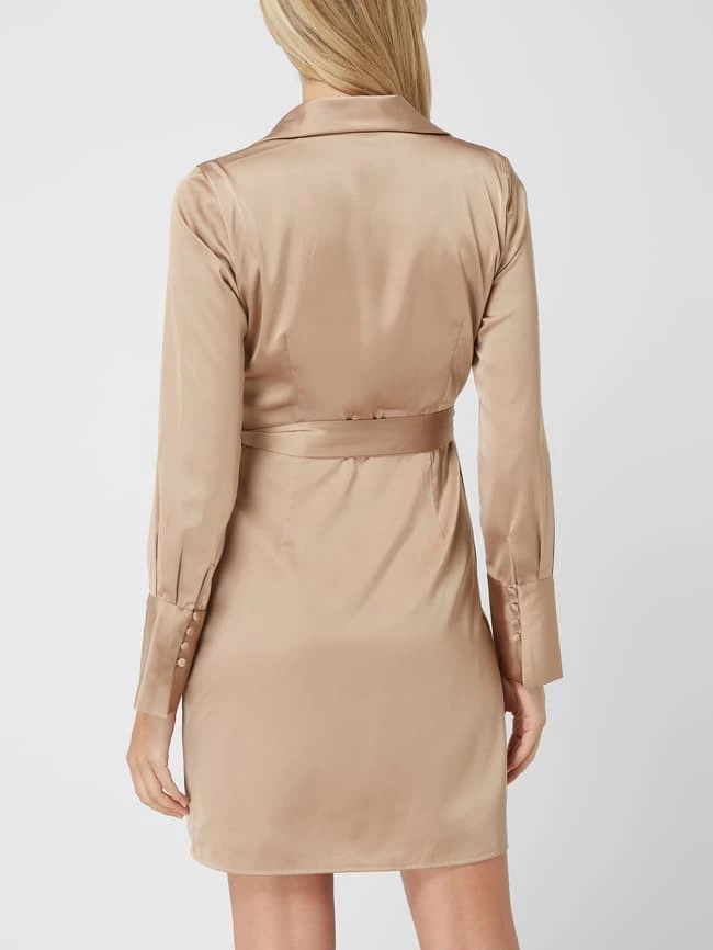 Guess Wickelkleid Aus Satin Modell 'Adair' - Sand 5 Guess Wickelkleid Aus Satin Modell 'Adair' - Sand – Bild 5